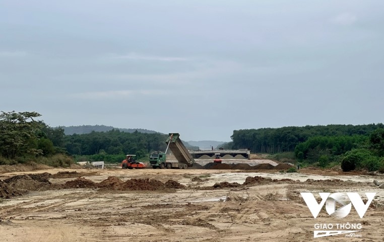 Lập Tổ công tác nghiên cứu sử dụng cát biển làm vật liệu xây dựng hạ tầng giao thông